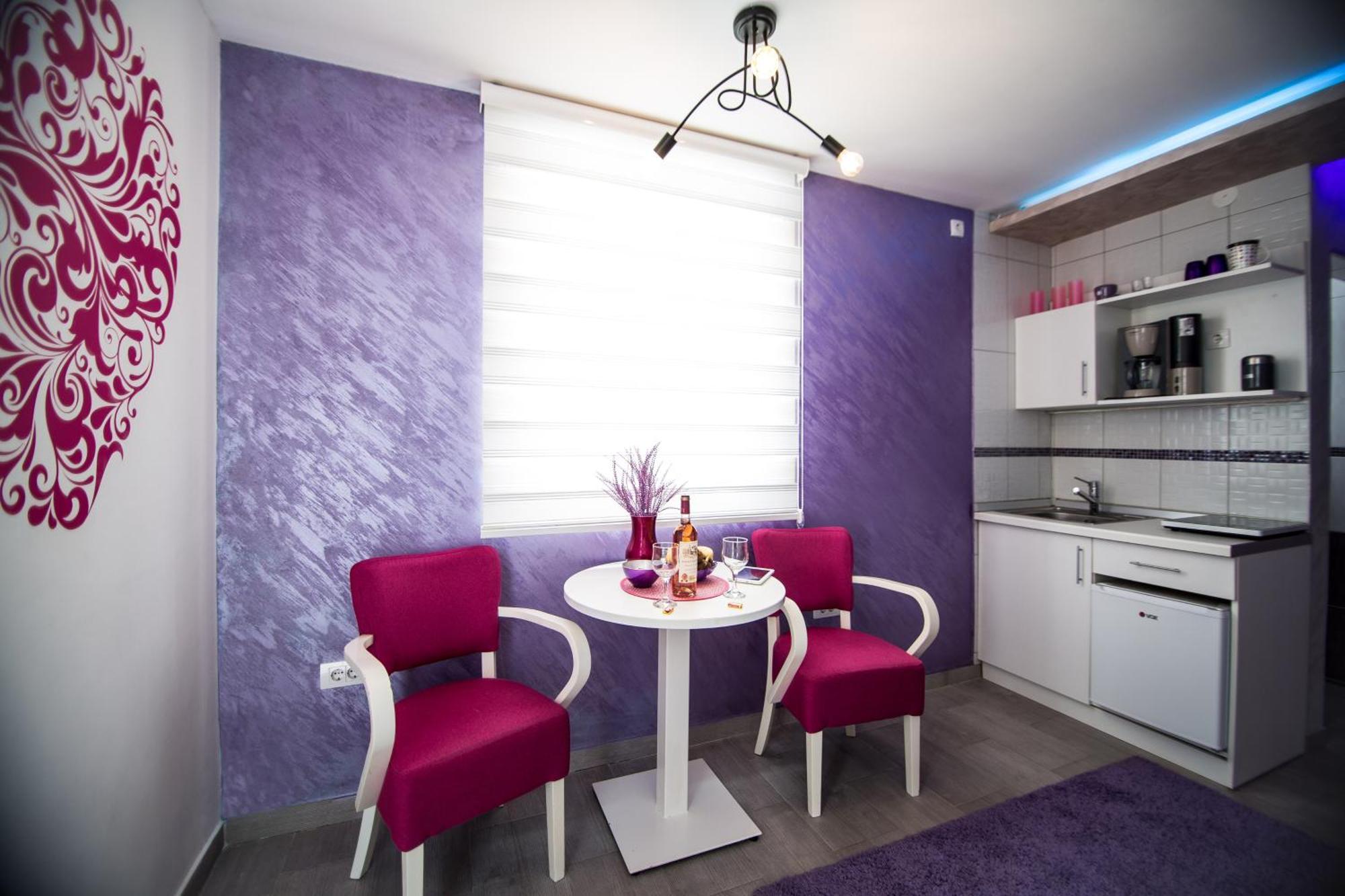 Blue House Apartment *
